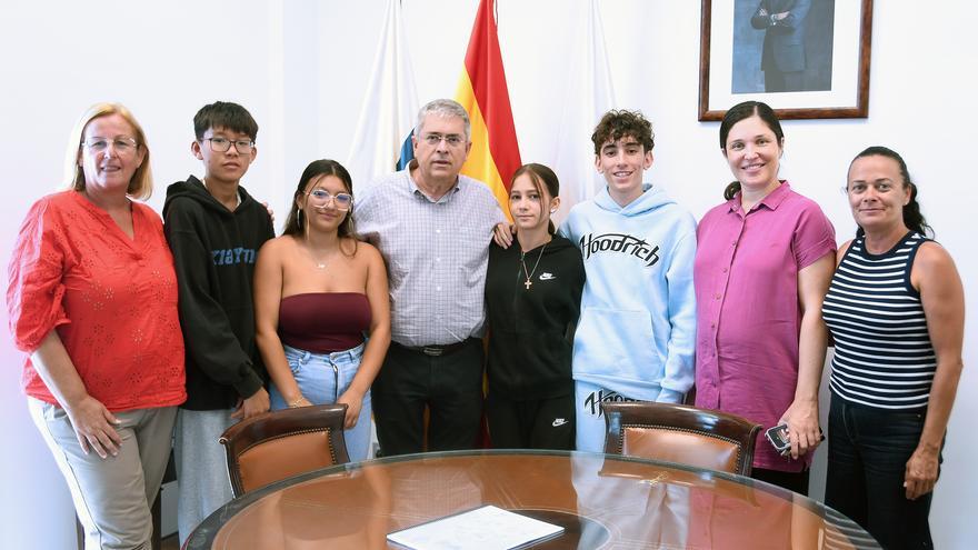 Jóvenes del IES Támara idean reservas urbanas para las abejas polinizadoras