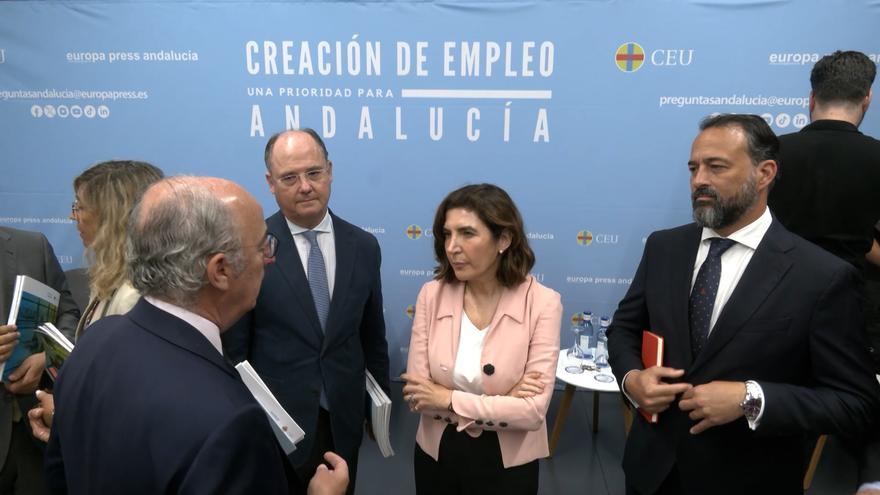 Rocío Blanco explica el Plan de Empleo Juvenil con 479 millones de Junta, CEA y sindicatos