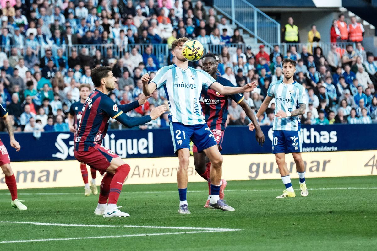 Málaga CF se enfrenta al SD Huesca en La Rosaleda