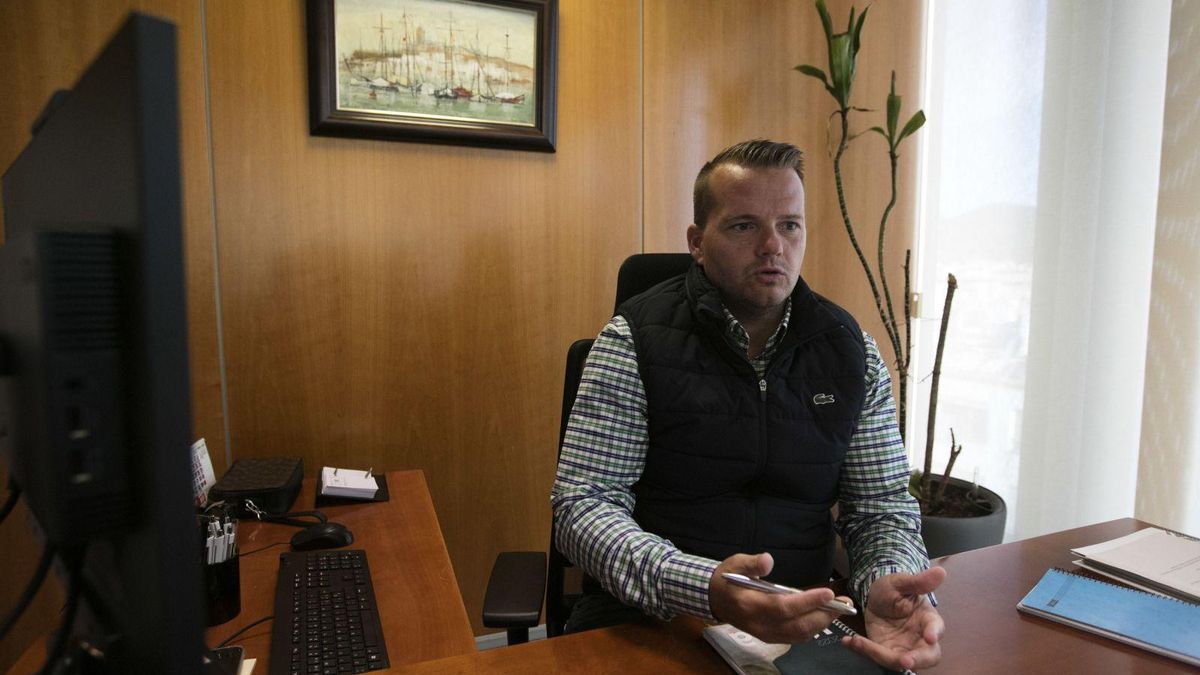 Pedro Bueno en su despacho de la quinta planta del Consell.