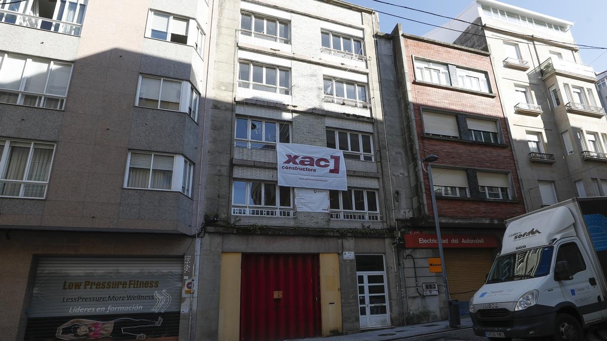 Edificio de la calle Pino en el que actuará Construmax de Contratas.