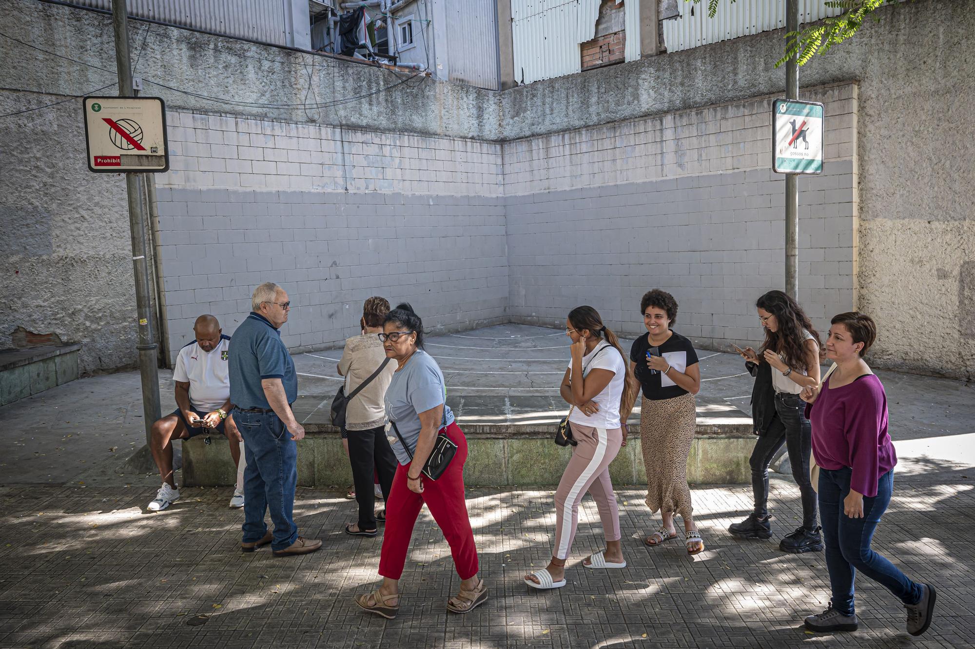 Recorrido de la Asociación de vecinos del barrio de La Florida de L'Hospitalet por las calles del barrio.