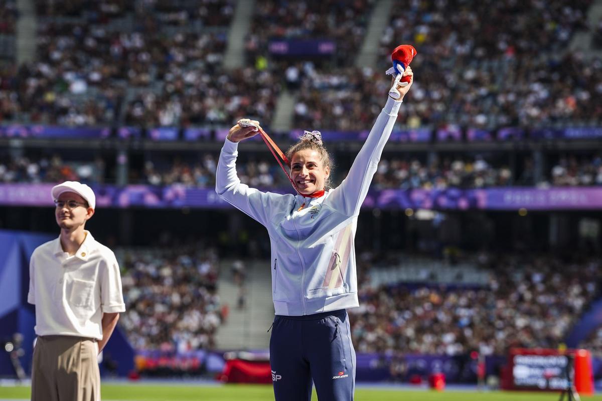 Sara Martínez revalida en París la plata de salto de longitud