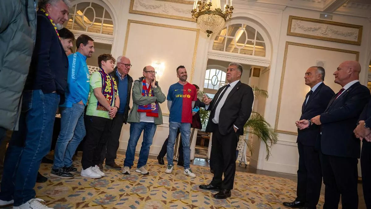 Emotivo encuentro de Joan Laporta con las Penyes de Santander