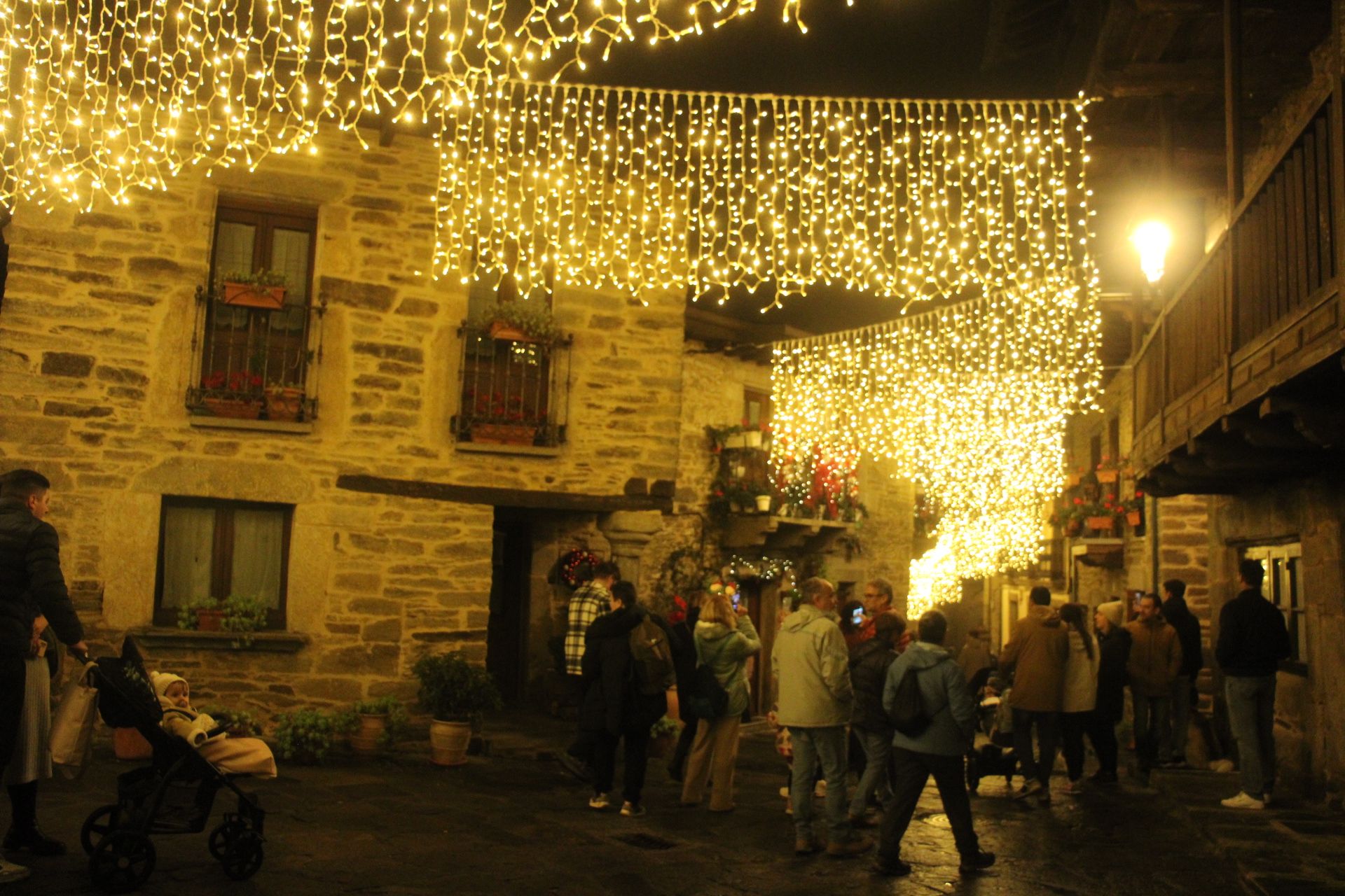 GALERÍA | Encendido del alumbrado navideño en Puebla de Sanabria