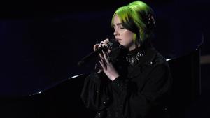 Oscars 2020. Billie Eilish interpreta ’Yesterday’ en homenaje a Kobe Bryant y Kirk Douglas en los Oscar.