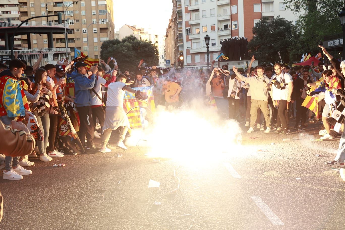 Mestalla es una fiesta en las horas previas a la final