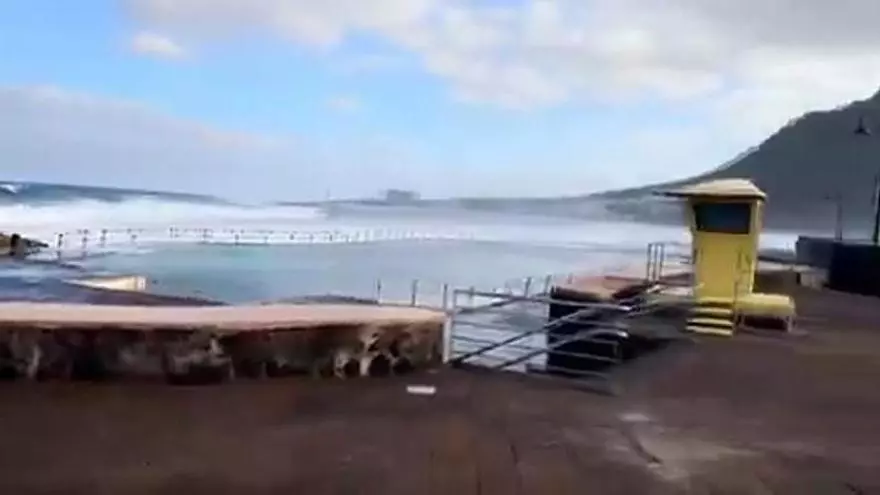 Bajamar y La Punta, cerrados por el mal estado del mar