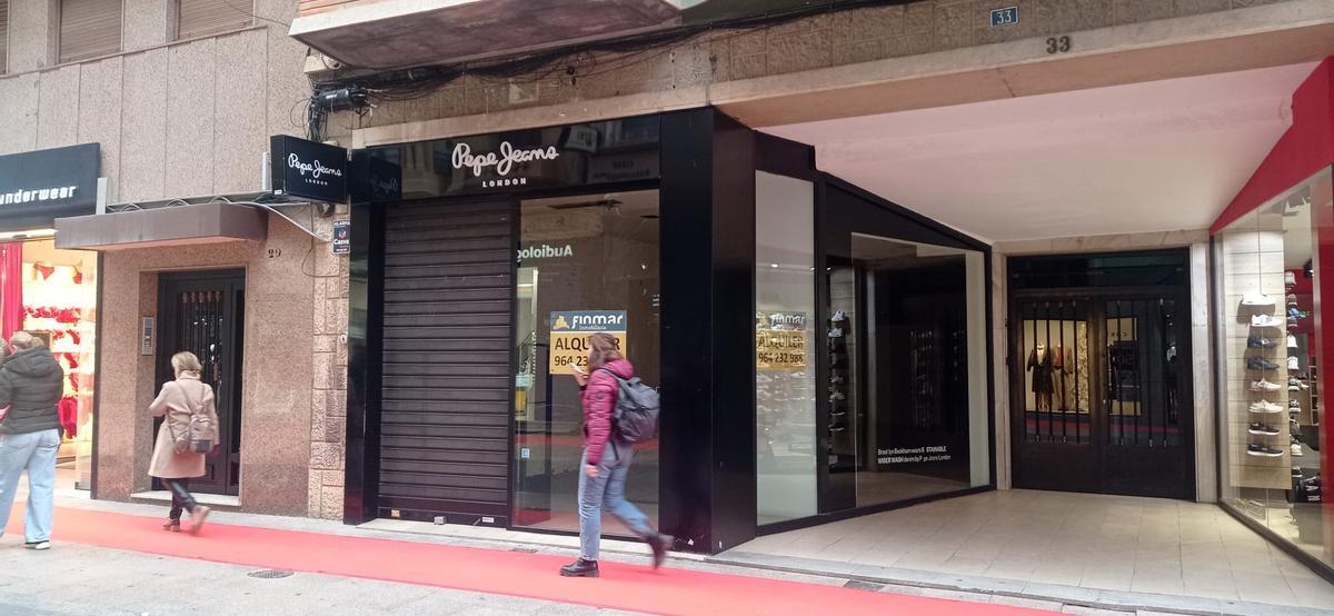 Tienda cerrada de Pepe Jeans.