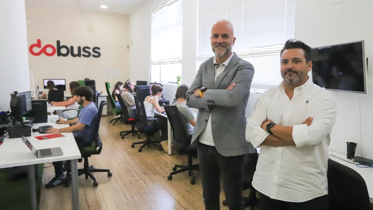 Dobuss cuenta con un equipo multidisciplinar para cubrir las necesidades de sus clientes