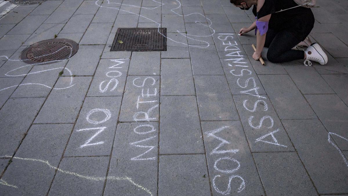 Un centenar de personas se manifiesta en Palma en contra de la violencia machista