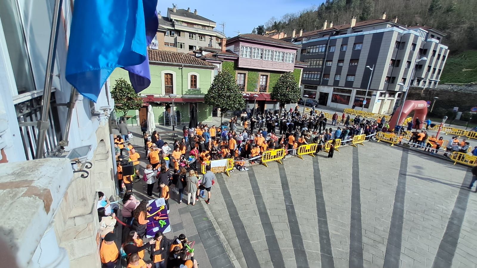 Las carreras contra el cáncer infantil reúnen a cientos de personas en las Cuencas