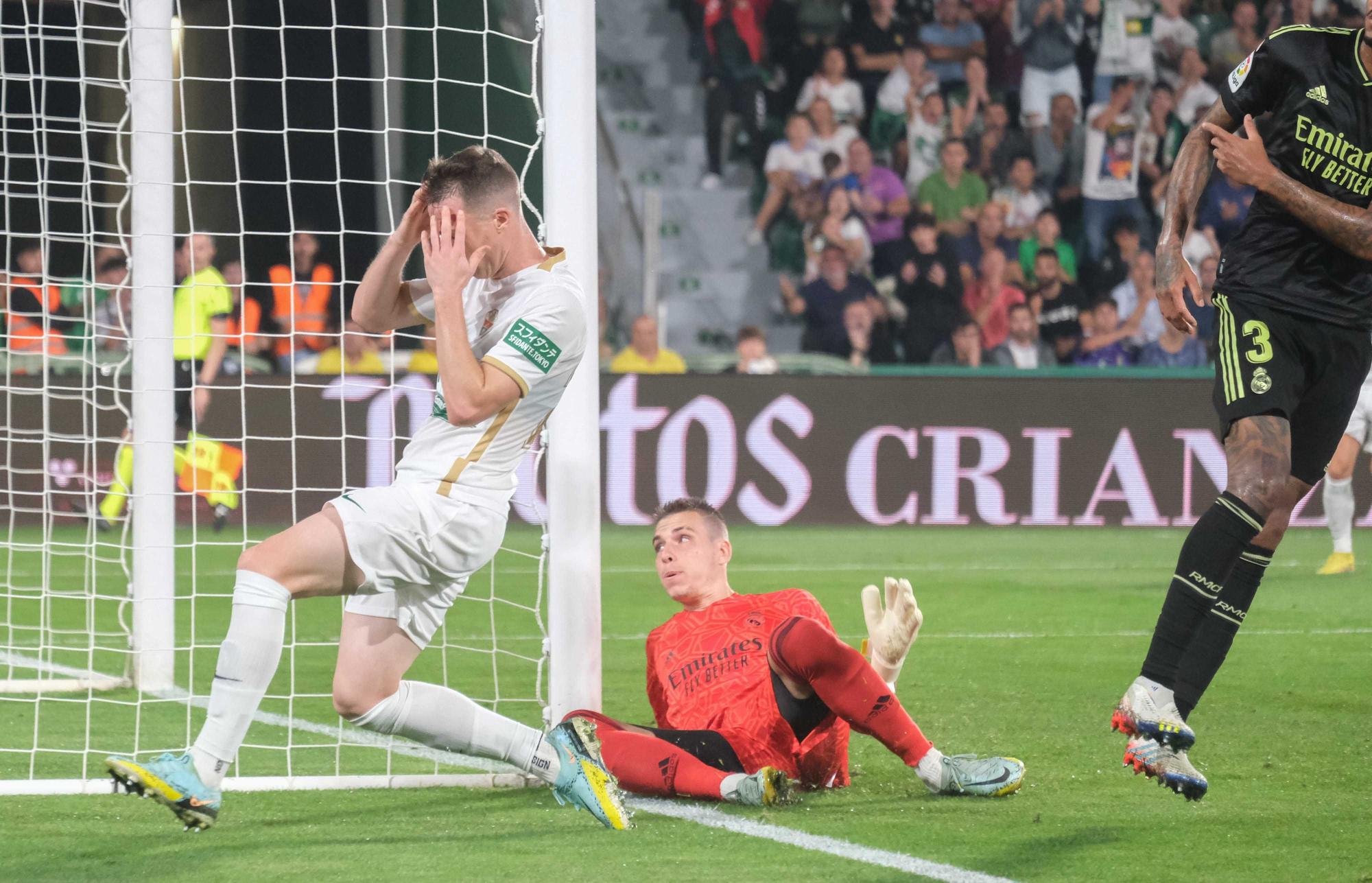 ¿Estuviste en el Martínez Valero? Aquí las mejores imágenes del Elche - Real Madrid