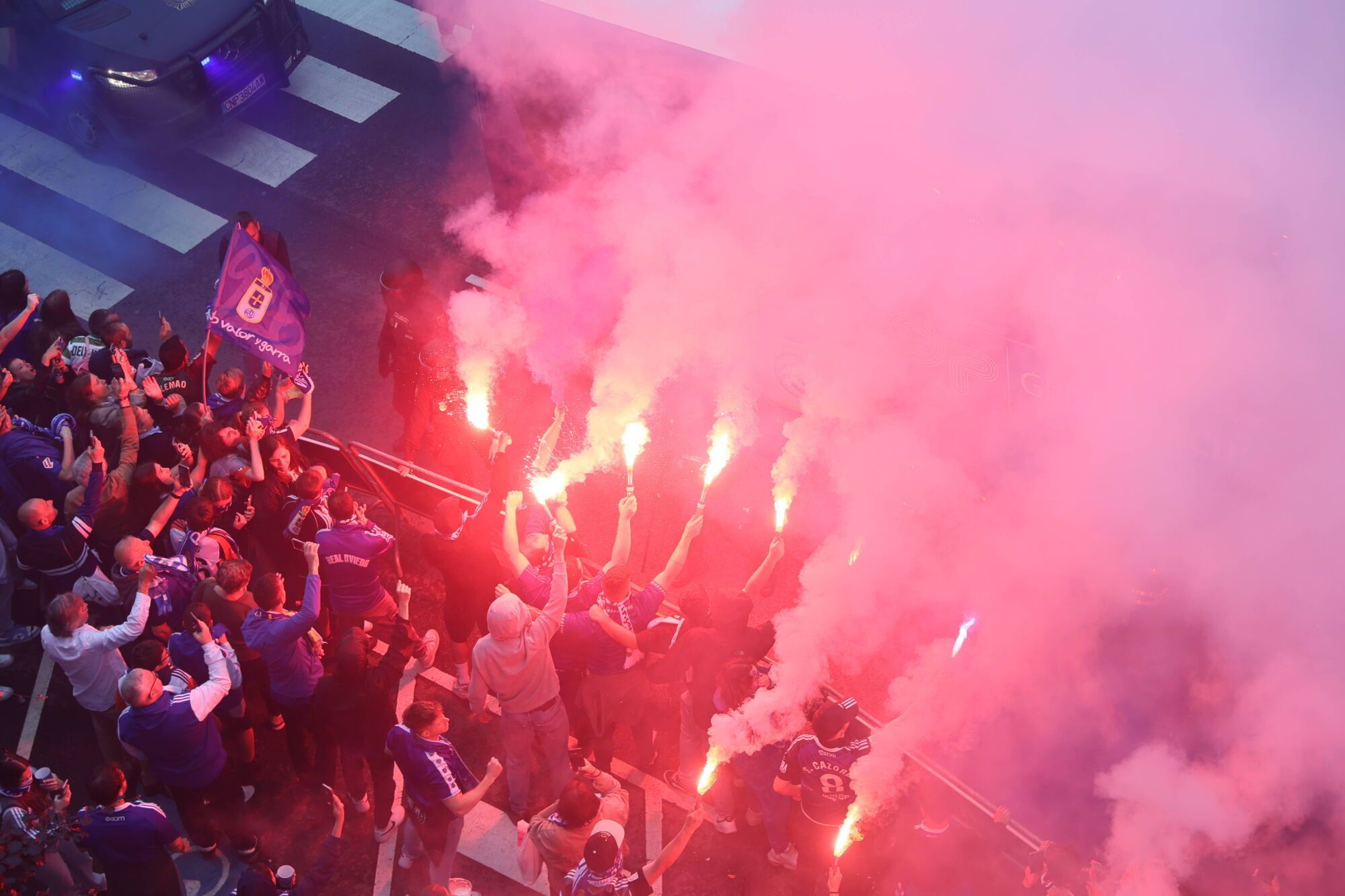 Así fue el recibimiento de la afición al Real Oviedo y toda la previa del último partido de la temporada