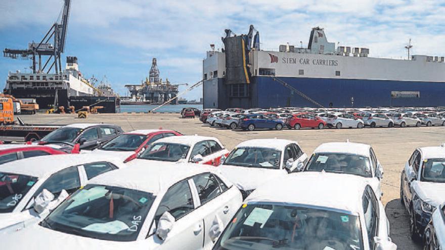 La carrera por controlar la importación de automóviles en el Puerto de Las Palmas entra en su recta final