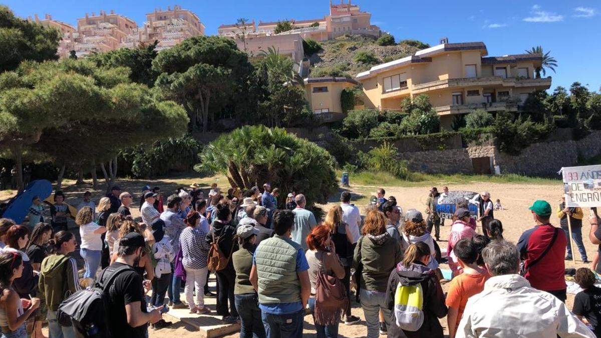 Manifestación contra las obras en la Cala del Pino en La Manga.