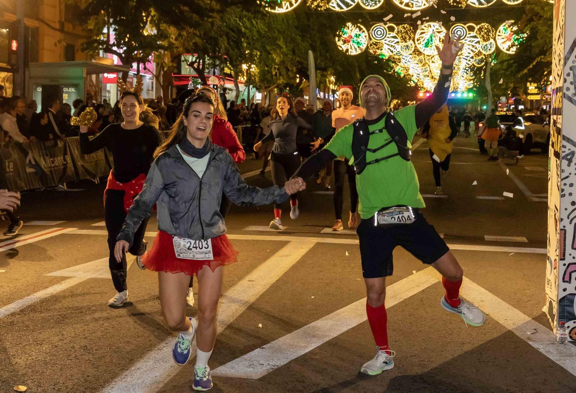 La San Silvestre de Alicante llena de colorido la ciudad