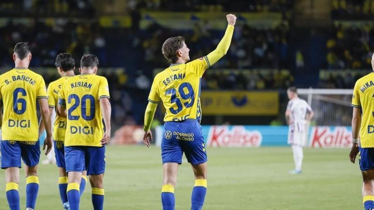Estanis Pedrola celebra un gol de Las Palmas en el estadio de Gran Canaria.