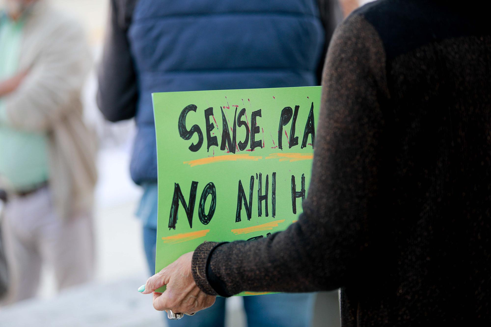 Galería de imágenes de la protesta de 'Eivissa es rebel·la' frente a los juzgados de Ibiza