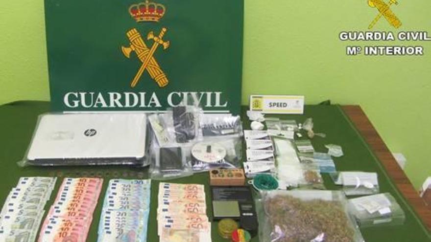 Efectos intervenidos por la Guardia Civil en la operación.