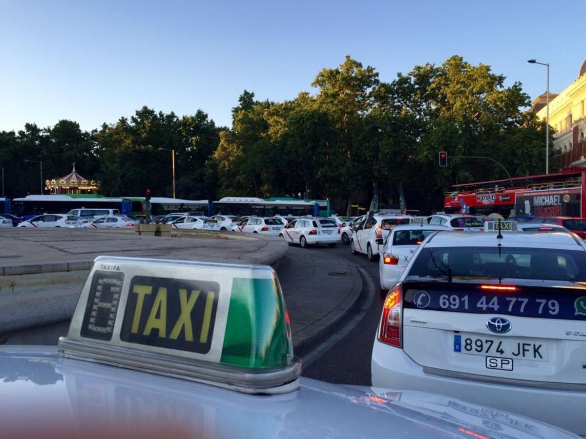 taxistas-glorieta-carlos-v