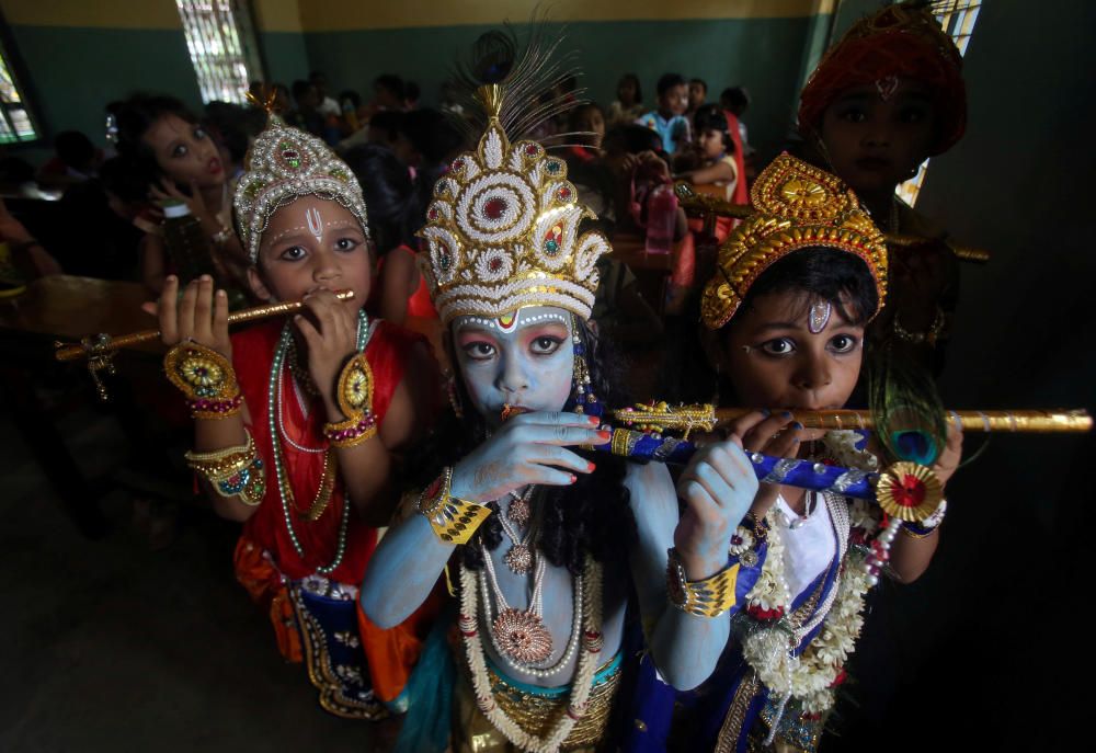 Children dressed up as Hindu Lord Krishna pose ...