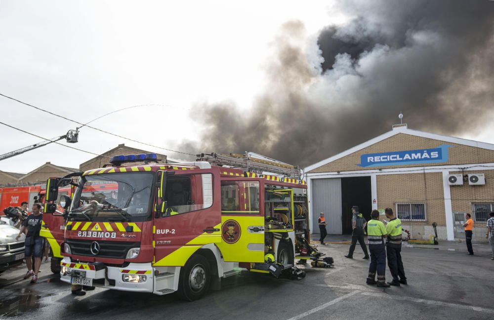 Incendio en una planta de reciclaje de Alboraia