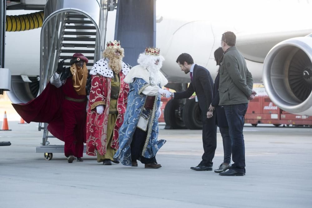 Llegada de los Reyes Magos al aeropuerto de Asturias