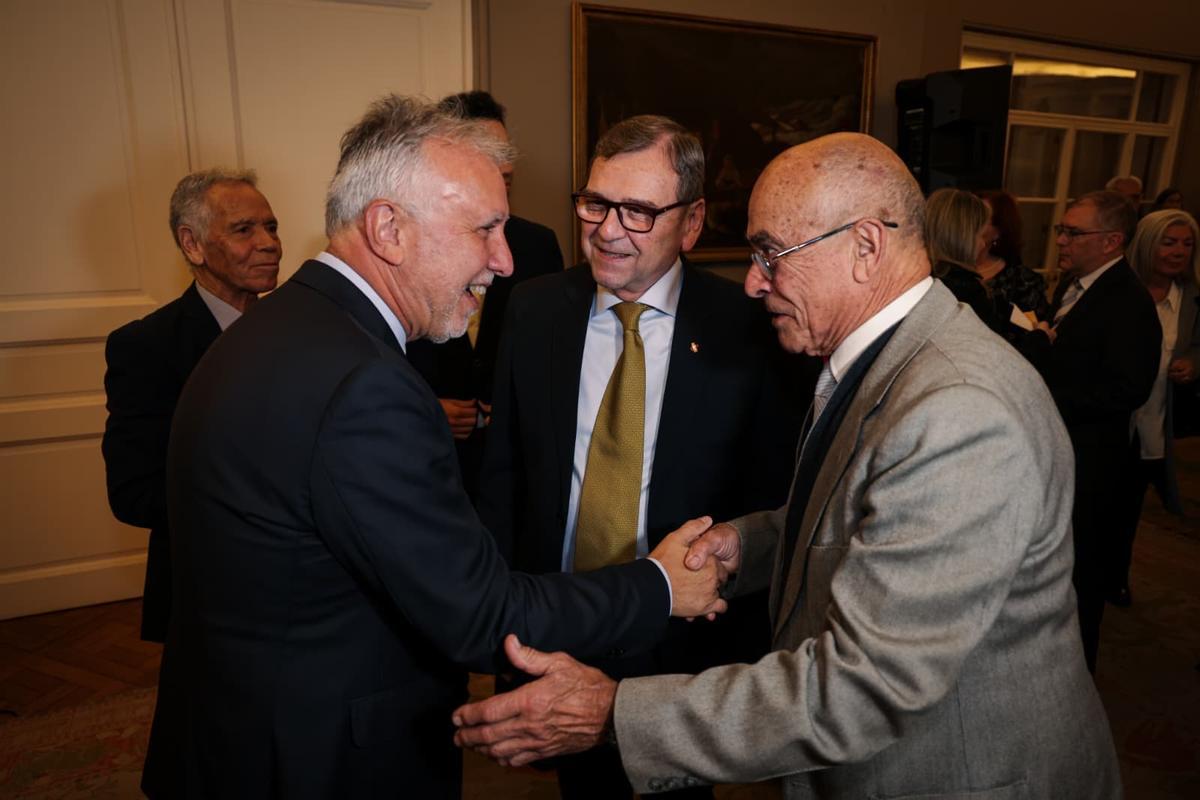 Visita de Ángel Víctor Torres a Montevideo