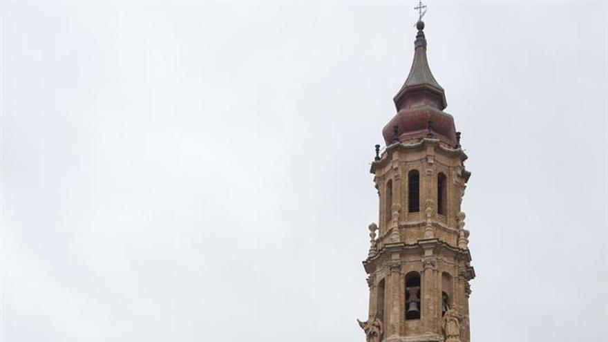 La base de la torre de La Seo sigue cercada por mantenimiento aunque sin peligro