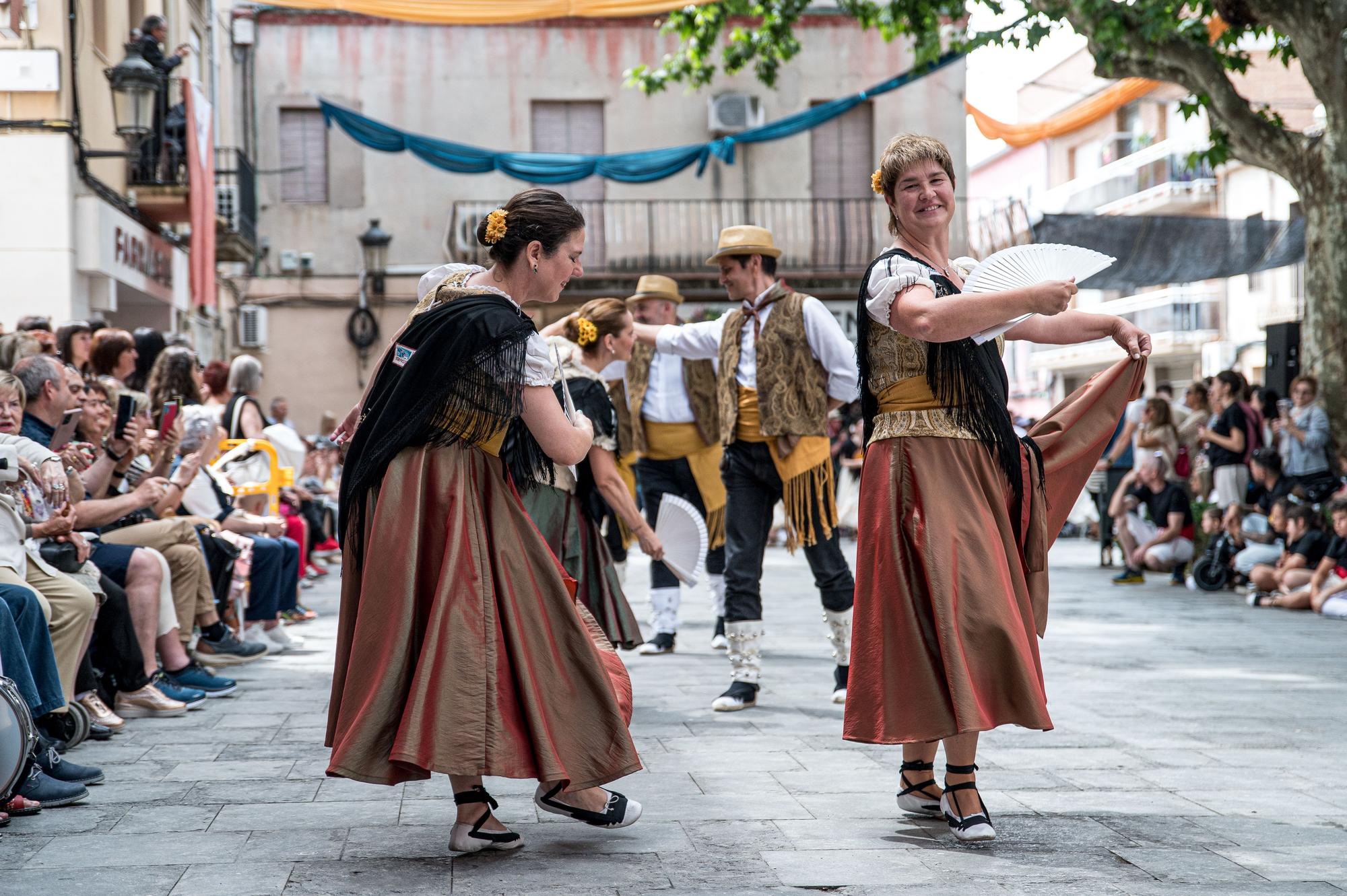 Troba't a les fotos del multitudinari ball de gitanes de Sant Vicenç