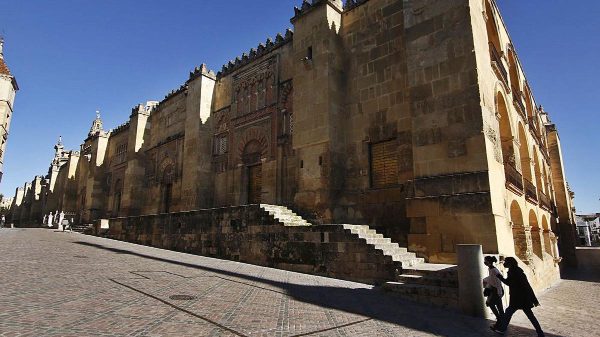 Entorno de la Mezquita-Catedral, prácticamente vacío.