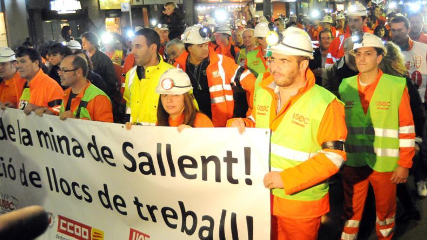 Manifestació dels miners pel centre de Manresa el novembre del 2013, després que es conegués una de les sentències que afecten l´explotació.