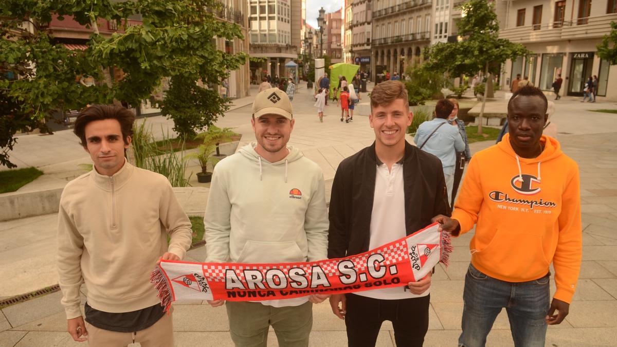 Julio Rey, Jorge Fajardo, Javi Fontan y Oumar Sidibé ayer en la Plaza de Galicia.