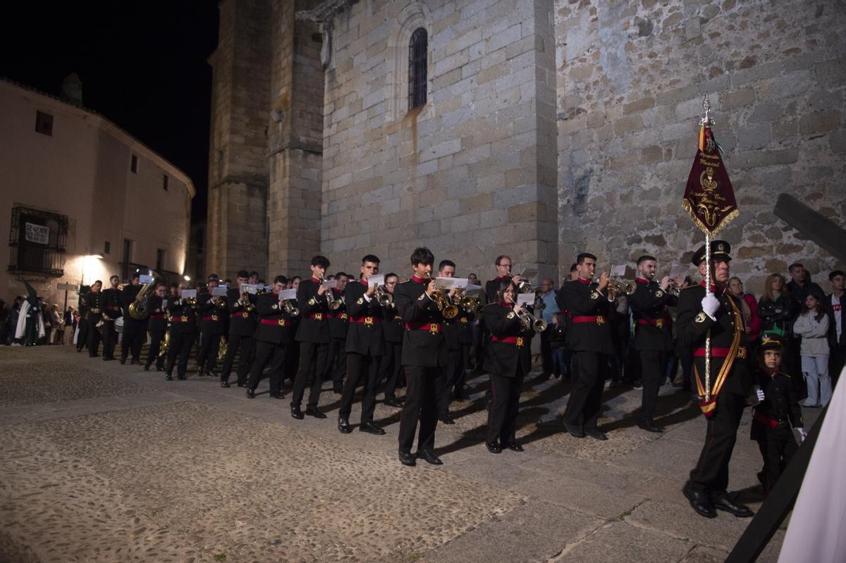 Agrupación Musical Sagrada Cena, en la procesión del Lunes Santo de Plasencia.