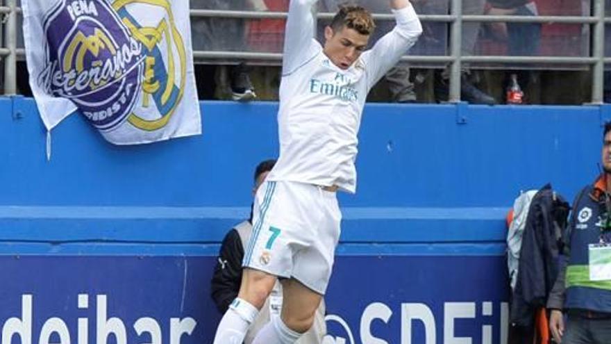 Ronaldo celebra un dels gols amb el seu gest habitual