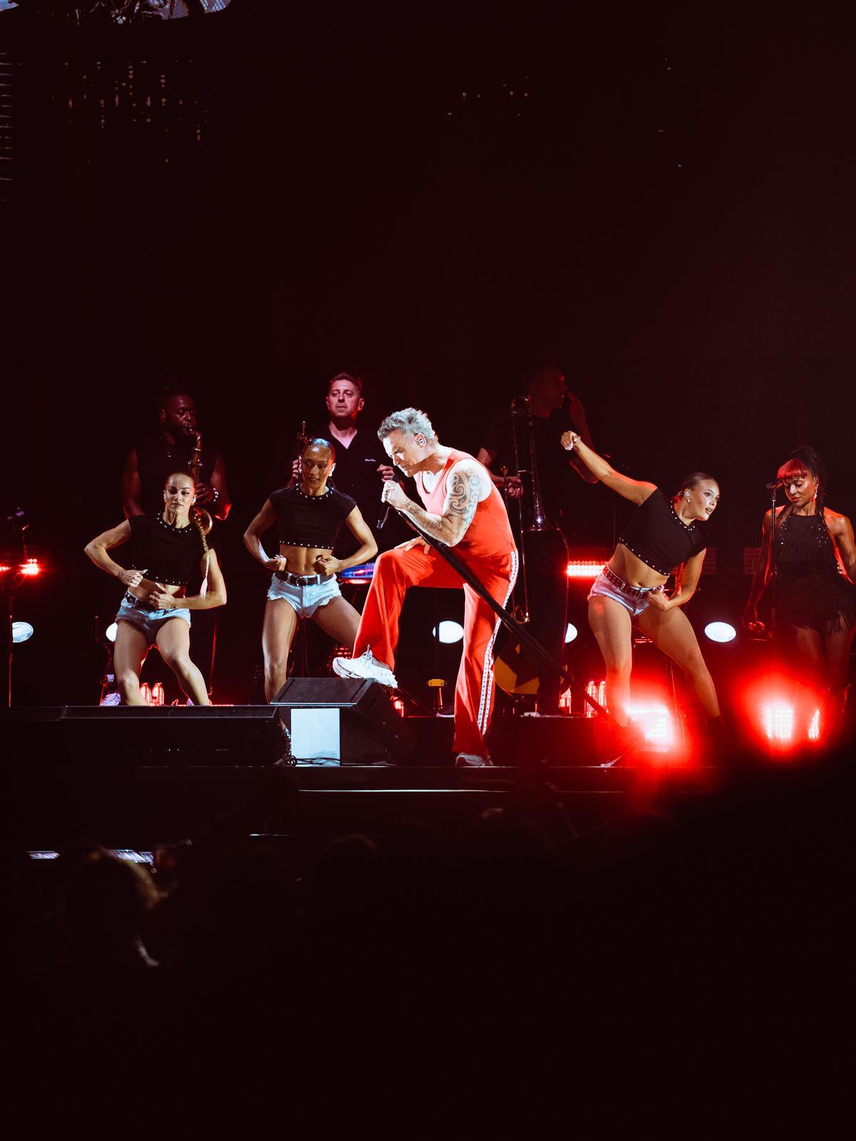 Las mejores imágenes del concierto de Robbie Williams en Icónica Santalucía Sevilla Fest