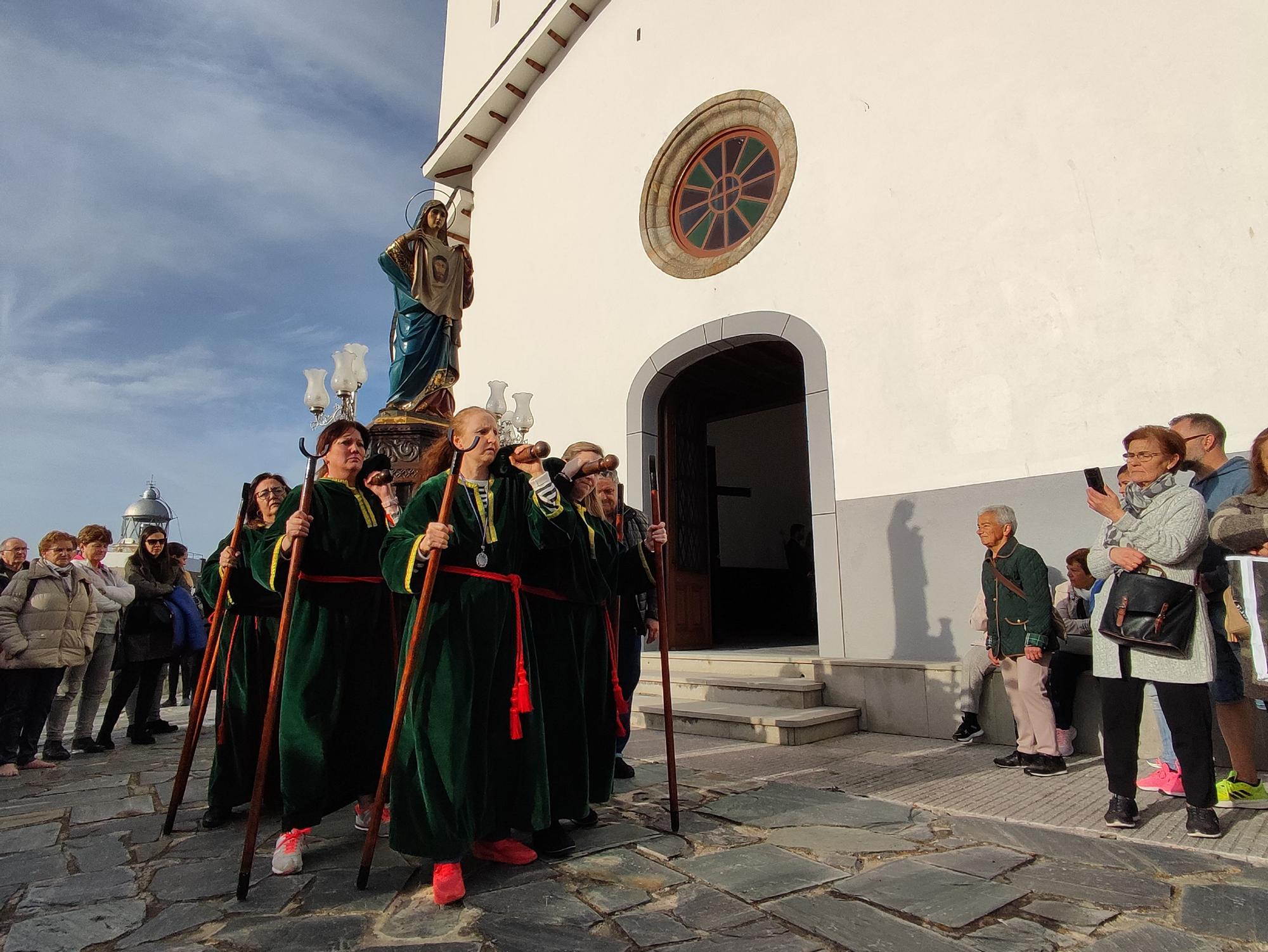 Así fue la procesión de bajada que abre la Semana Santa de Luarca