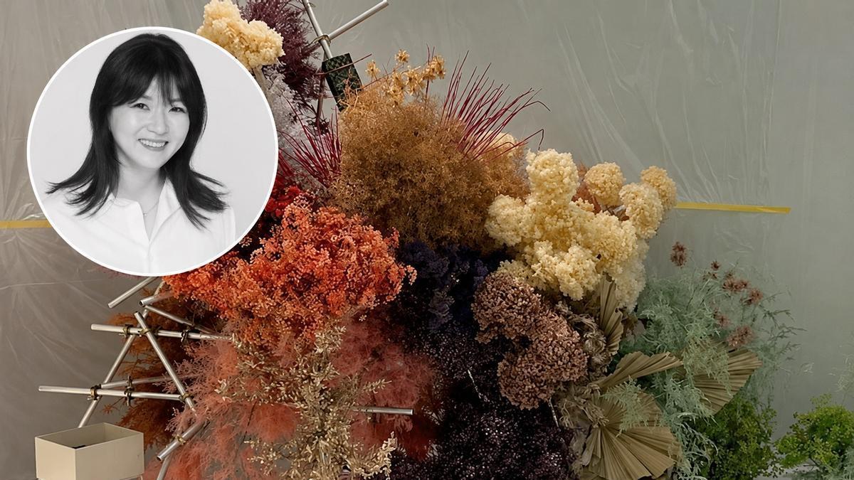 La imagen de Sohee Park, la nueva arsta confirmada en Flora, sobre una foto de una de sus creaciones forales colgada en su perfil de Instagram.