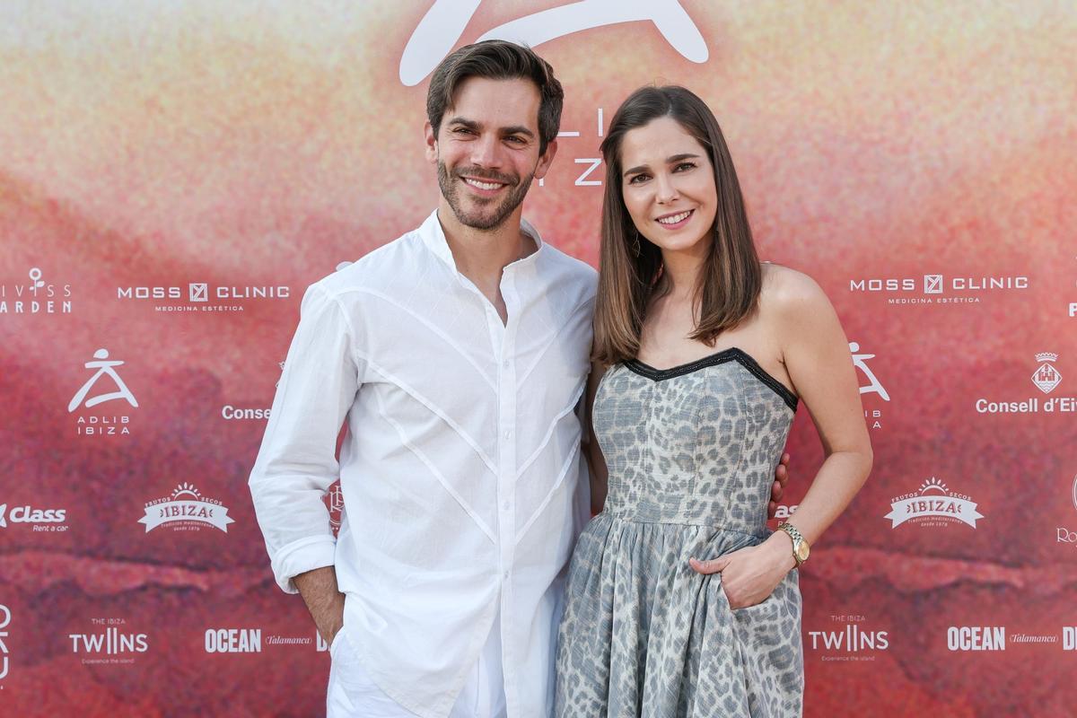 Marc Clotet y Natalia Sánchez juegan al pádel