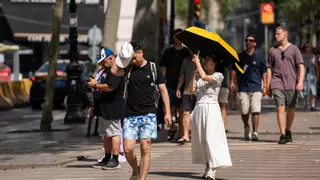 Barcelona acaba de vivir una noche infernal a casi 30 grados y se prepara para el día más cálido de la ola de calor