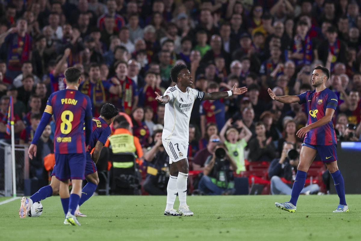 Vinicius protesta una acción ante el Barça