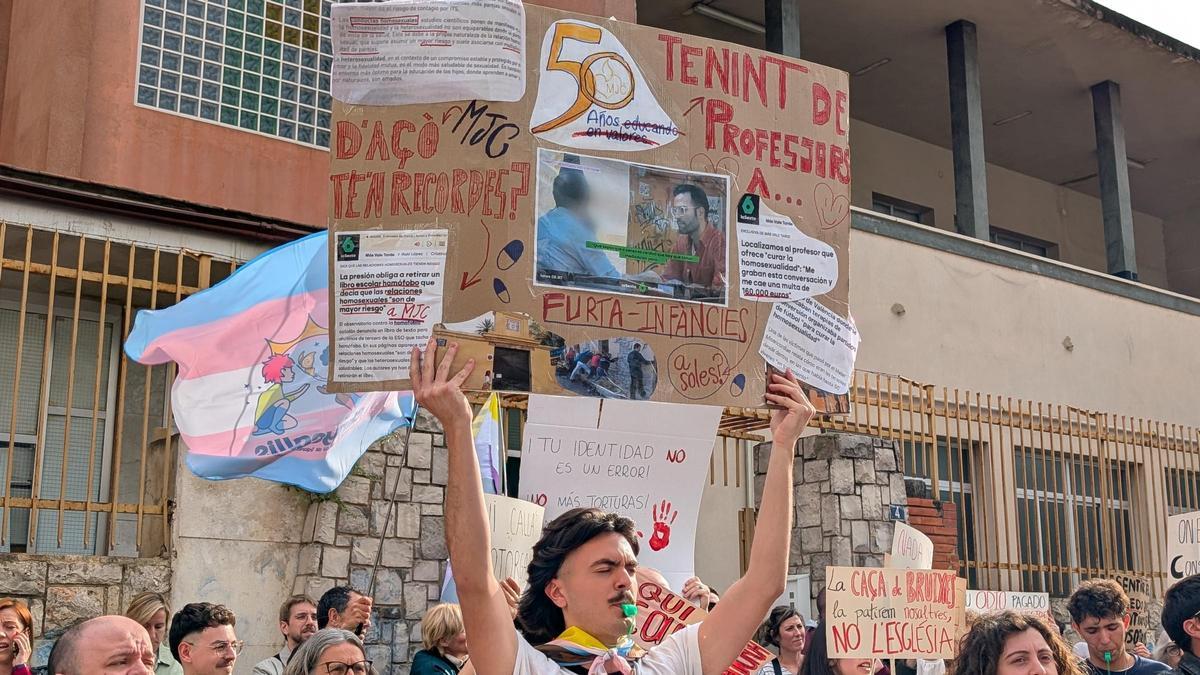 Protesta contra las terapias de conversión sexual en Alaquàs.