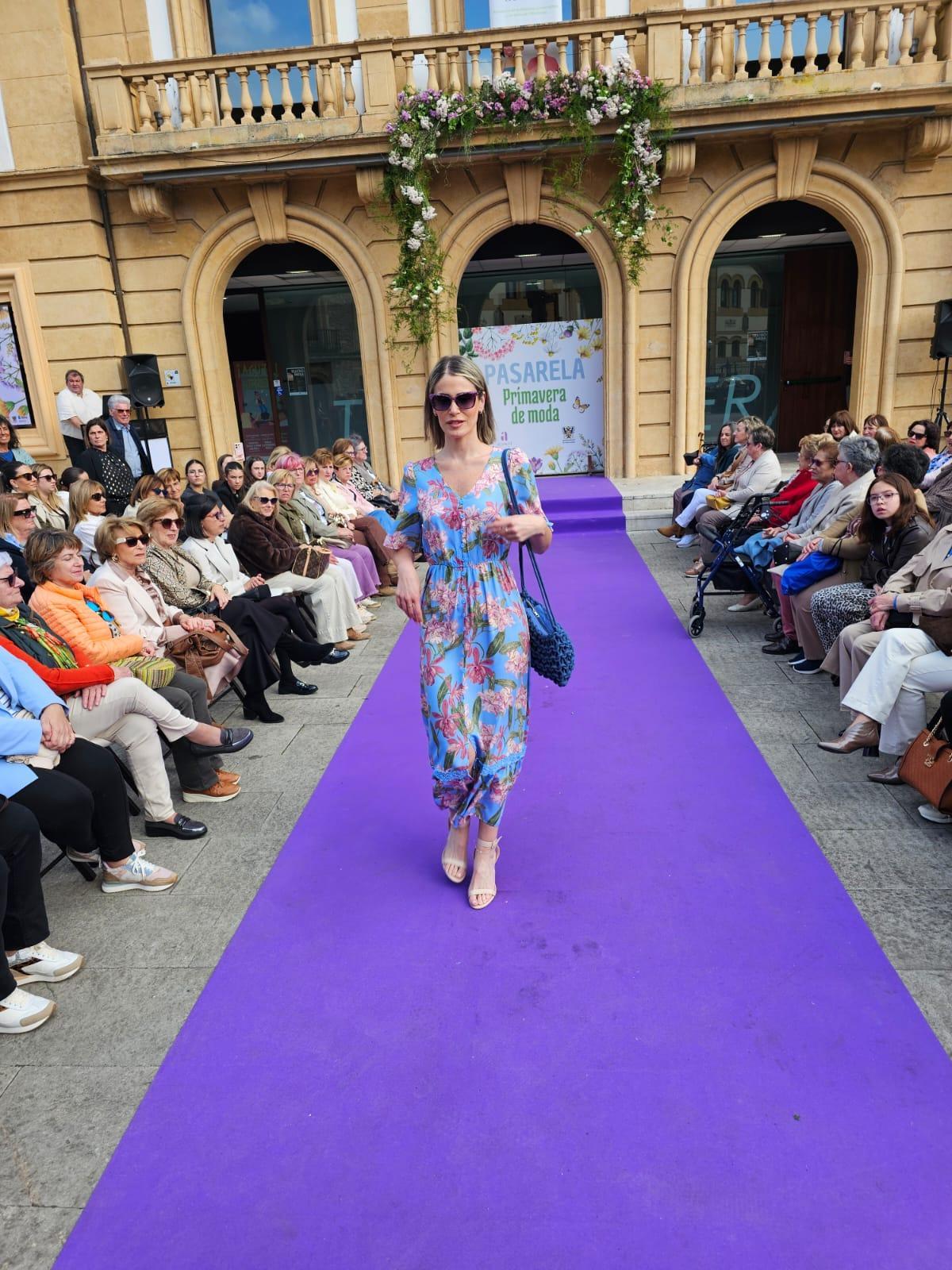 El desfile de moda de Villaviciosa, en imágenes El desfile de moda de Villaviciosa, en imágenes