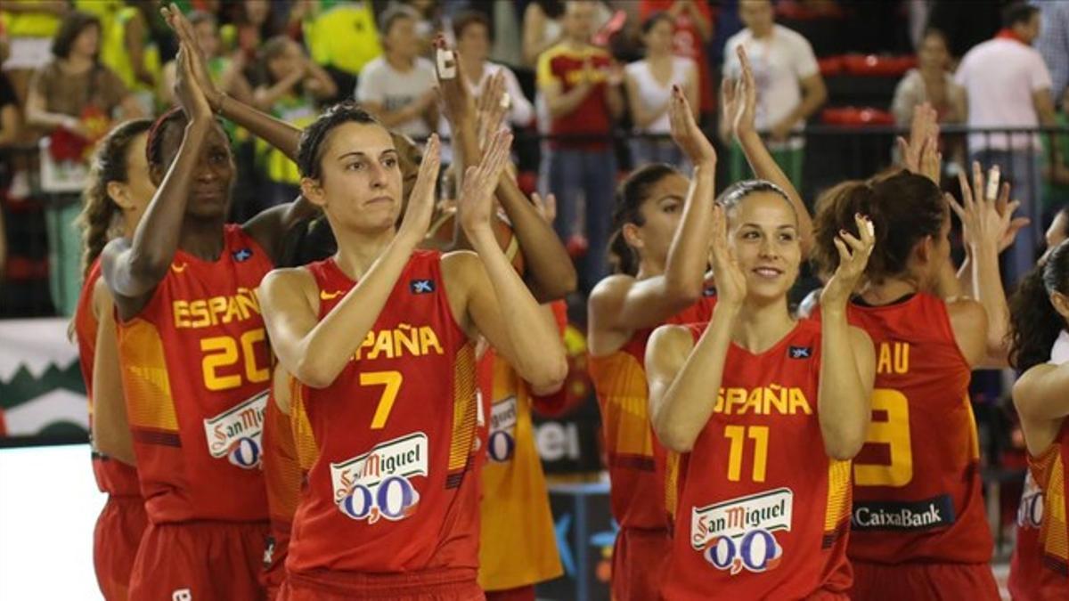 Alba Torrens, el gran referente de la selección femenina, junto a Nuria Martínez, durante la gira de la preparación.