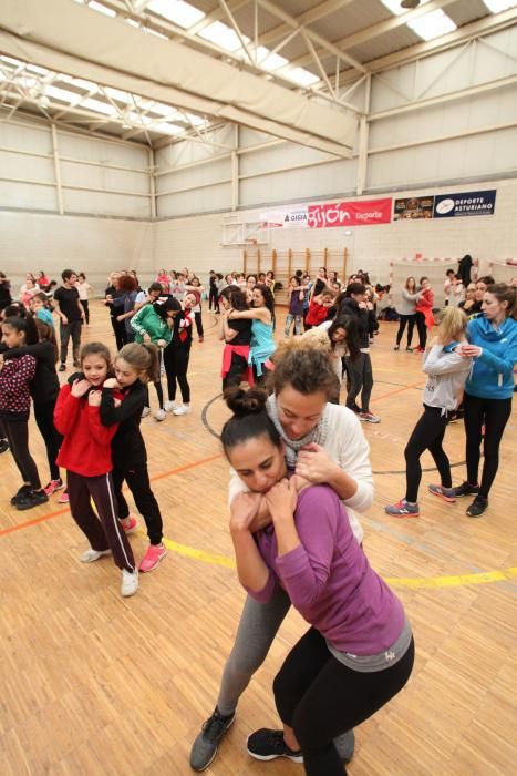 Seminario gratuito de defensa para mujeres en Gijón.