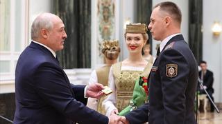 Lukashenko promociona a puestos clave de la seguridad a halcones sancionados por la UE