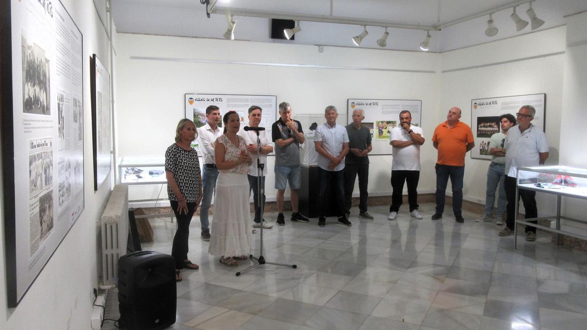 Inauguración de la exposición “Elles som tots” en la Casa de Cultura de Burjassot.