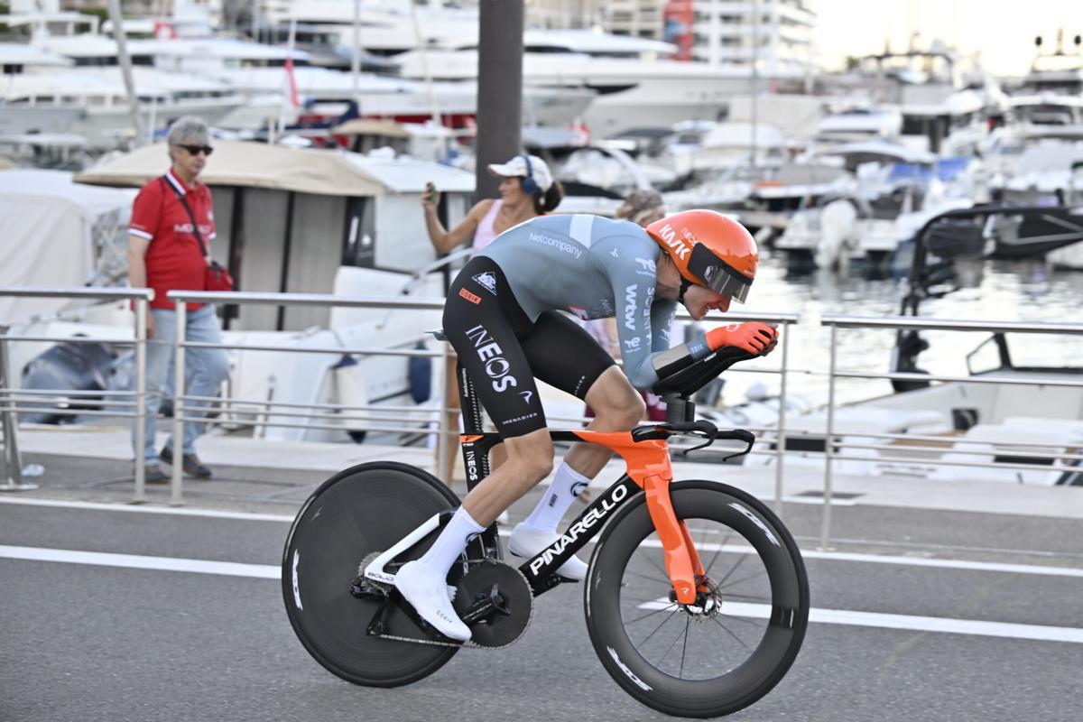 El ciclista Joshua Tarling durante la salida de la Vuelta Ciclista a España