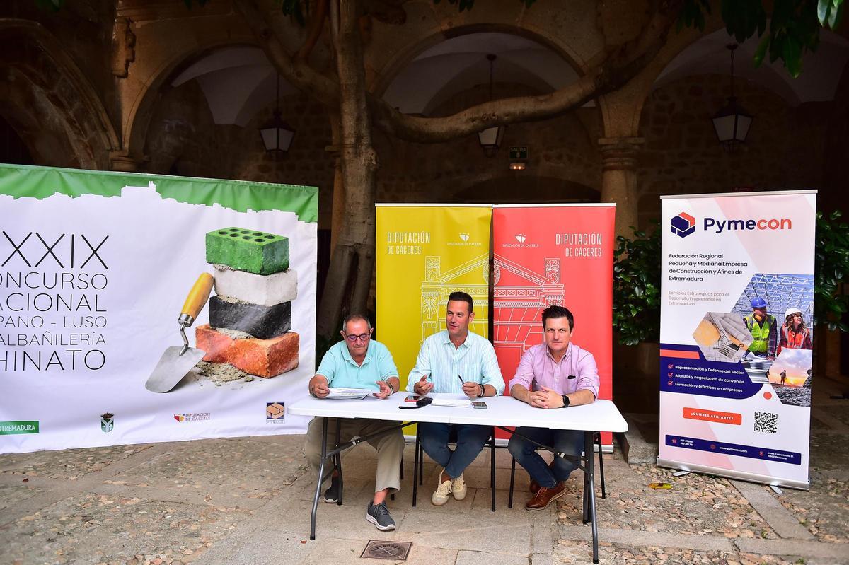 Presentación de los concursos de albañilería en Malpartida de Plasencia.